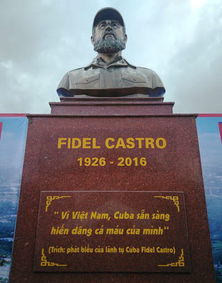 Tưởng niệm 95 năm Ngày sinh Lãnh tụ Cuba Fidel Castro - chiến sĩ cộng sản xuất sắc, người bạn lớn thân thiết của Việt Nam
