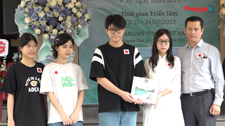 Triển lãm "Họa - Thơ đi sứ" của tác giả Phạm Nam Phương 