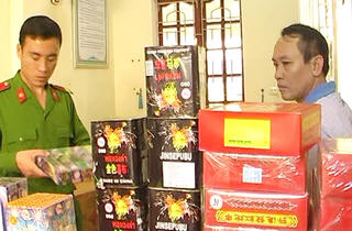 Bắt giữ chủ nhà nghỉ buôn bán 100kg pháo nổ