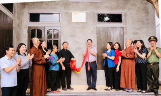 Ninh Bình: Khánh thành 2 ngôi nhà đại đoàn kết tặng hộ nghèo