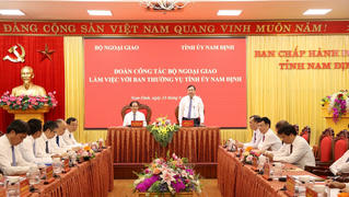 Bộ trưởng Bộ Ngoại giao Bùi Thanh Sơn làm việc tại Nam Định