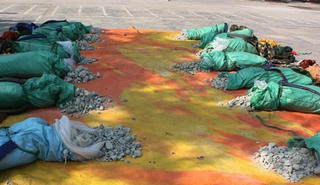 Bắt đối tượng mua thuốc bom từ Lào đưa về nước để tiêu thụ