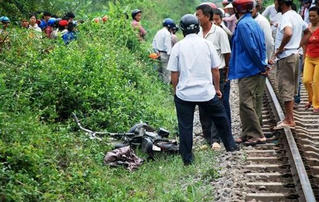 Vượt vội đường sắt để đến trường, một nữ sinh tử vong