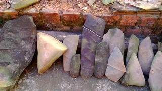 Phát hiện bộ đàn đá cổ tại Quảng Bình