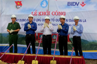 Xây Cột cờ chủ quyền Tổ quốc trên đảo Hòn La