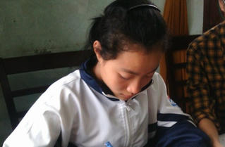 Nữ sinh đốt hàng loạt cột rơm để trả thù kỳ thị