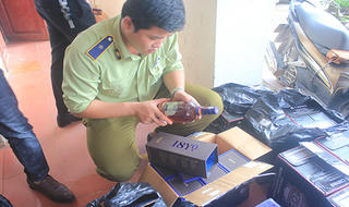 Quảng Bình: Bắt giữ xe khách chở rượu ngoại và thuốc lá nhập lậu số lượng lớn