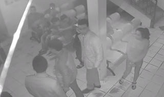 Côn đồ đập phá bệnh viện, đánh bác sĩ 