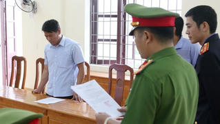 Vụ phá rừng gỗ mun trong Vườn Di sản Phong Nha:  Bắt tạm giam nguyên trạm trưởng kiểm lâm