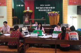 NHCSXH huyện Bố Trạch (Quảng Bình) kịp thời giải ngân cho bà con vùng lũ