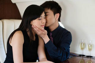 Họ bỗng thành người tình của nhau