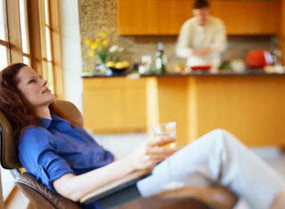 Con dâu xinh xắn xem bố mẹ chồng như osin trong nhà