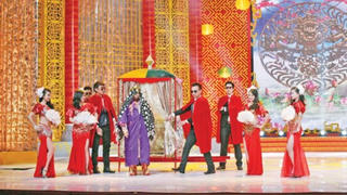 Vì sao Gặp nhau cuối năm bị “soi“?