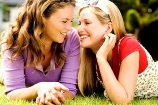 Bàng hoàng khi bị nữ đồng nghiệp đồng tính tỏ tình
