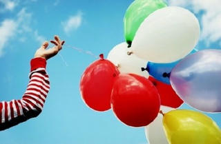 Nhập viện vì nổ bóng bay