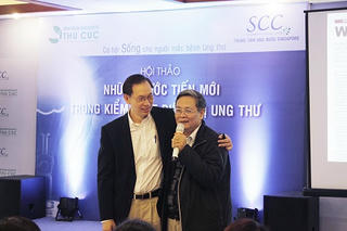 Kinh nghiệm điều trị ung thư của bác sĩ Singapore 