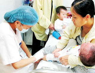 Cha mẹ hoảng loạn vì “dịch” sởi
