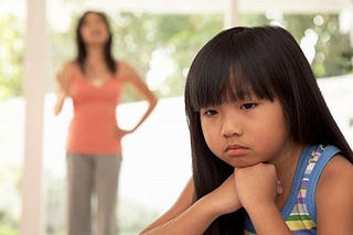 "Hình như con là con rơi?"