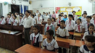 Xúc động lễ khai giảng... ban đêm