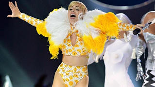 Xúc phạm lá cờ Mexico, Miley Cyrus đối mặt án tù 