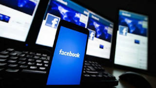 Facebook thu phí người sử dụng?
