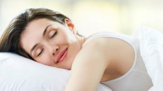 Ngủ bên chồng, mơ “lên đỉnh” với người lạ