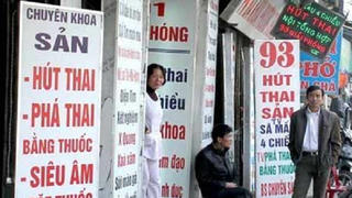 Ngăn chặn “tội ác” bằng luật hóa việc phá thai?