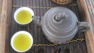 Giới trẻ bỏ bar, mê trà sen Tây Hồ