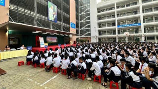 CSGT Hà Nội tới tận trường học tuyên truyền về an toàn giao thông