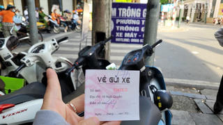 Đi mua đồ để xe ở ngoài cửa hàng, bị trộm xe ai phải chịu trách nhiệm?