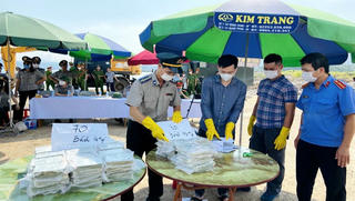 Quảng Ninh tiêu hủy 100 bánh heroin