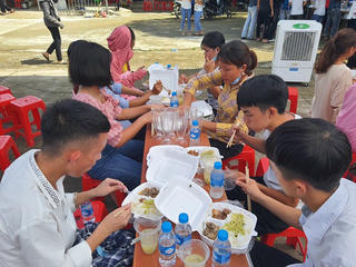 Ấm lòng những suất cơm gửi đến sĩ tử rẻo cao Nghệ An