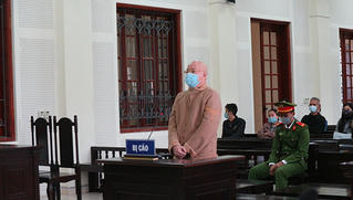 Kẻ “thích” ăn cơm tù mặc áo số lại buôn ma túy, thủ súng trong nhà