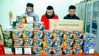 Bắt nhóm đối tượng chuyên đưa pháo từ phía Bắc về Nghệ An tiêu thụ