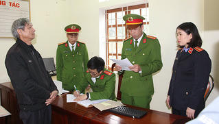 Lập khống hồ sơ lấy tiền hỗ trợ thiên tai, 2 cựu chủ tịch xã bị khởi tố