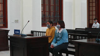 Hai mẹ con “dắt nhau” hầu tòa vì đưa người đi Samoa