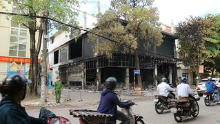 Hiện trường tan hoang vụ cháy phòng trà làm 6 người tử vong ở Nghệ An