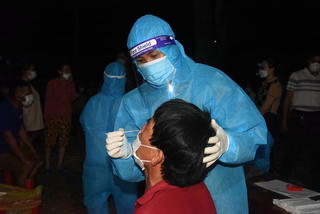 Vợ chồng nhân viên Thế giới di động nghi nhiễm COVID-19