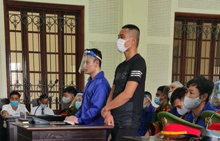 Nhóm thanh niên đánh ghen thuê bằng... xăng