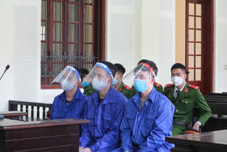 Nướng sạch tiền vào chiếu bạc, gã trai thuê xe ô tô, làm giấy tờ giả để cầm cố