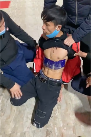 Bắt thanh niên giấu 1.200 viên hồng phiến quanh bụng