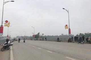 Thanh niên để ví, xe trên cầu rồi về nhà khiến nhiều người tìm kiếm dưới sông