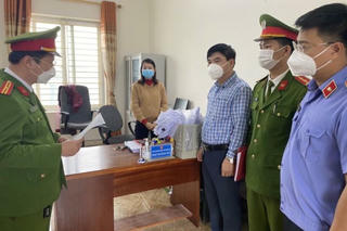 Hai cán bộ địa chính bị khởi tố vì vòi tiền dân khi làm thủ tục đăng ký đất đai