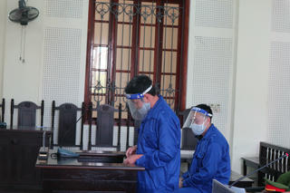 Người đàn ông ngoại quốc dính vào ma túy sau chuyện buồn gia đình