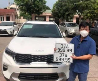 Chiếc xe biển số ngũ quý 9 được bán với giá sốc
