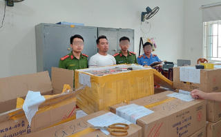 Bắt giữ đối tượng thay tên đổi họ, gia cố kho hàng, lắp đặt hệ thống camera tập kết hơn nửa tấn pháo lậu