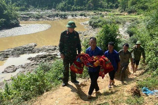 Hai bé gái bị đuối nước trên sông