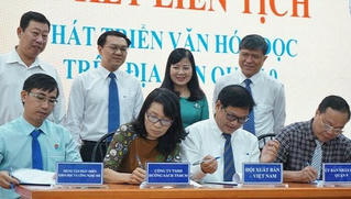 Tặng 34 tủ sách cho các trường học ở quận 9 TP HCM