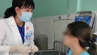 Nhập viện vì mặt sưng phù, mưng mủ sau khi tiêm filler làm đầy rãnh má