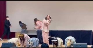 Nữ thần tượng bị chỉ trích vì chào năm mới theo kiểu Trung Quốc